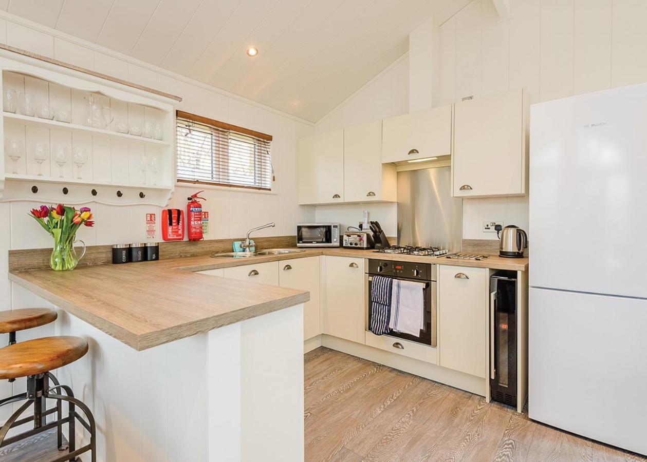 Wareham Forest Lodge Retreat Lytchett Minster ภายนอก รูปภาพ