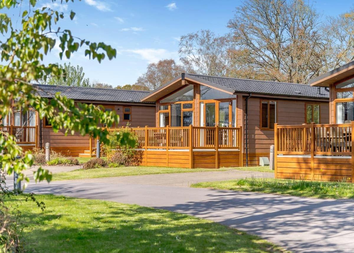 Wareham Forest Lodge Retreat Lytchett Minster ภายนอก รูปภาพ